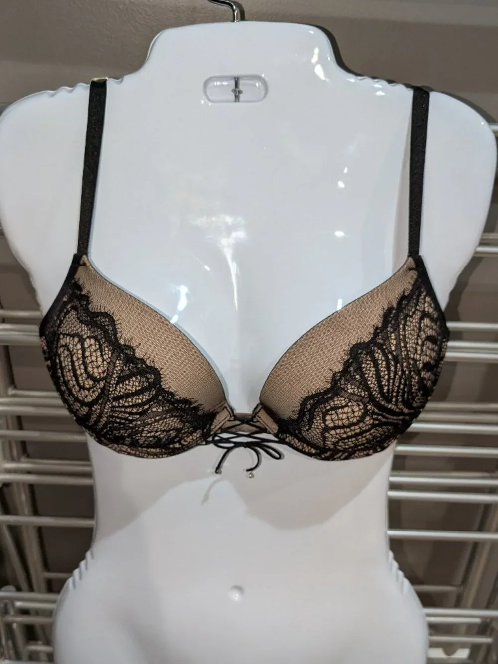 Victoria’s Secret Very Sexy Push Up Bra 32DD Black Nude Lace